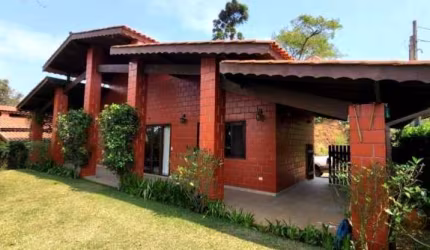 Casa de Campo em Condomínio à Venda em Piracaia-SP