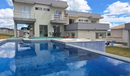 Imperdível! Casa de luxo em condomínio de Vargem-SP, 4 quartos, 4 suítes, 3 salas, 7 banheiros e 2 vagas de garagem!