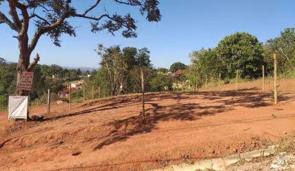 Terreno com 1.000m2 e escritura à venda no Jd. Maracanã em Atibaia