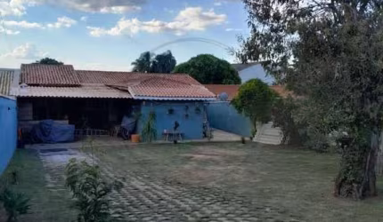 Casa à venda em Atibaia-SP: 2 quartos, 1 suíte, 1 sala, 2 banheiros, 4 vagas de garagem, 140m² - Jardim dos Pinheiros!