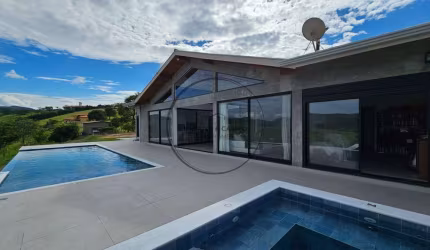 Luxuosa chácara com linda vista para represa em Piracaia-SP