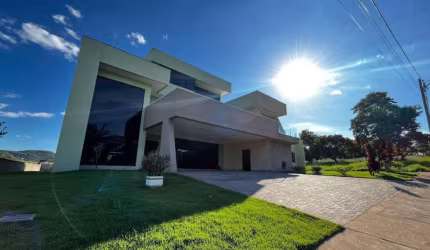Sobrado alto padrão de 3 andares no Cond. Aldeia das Thermas