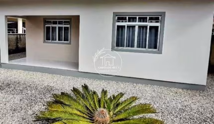 Casa à venda no bairro Fazenda da Armação - Governador Celso Ramos/SC