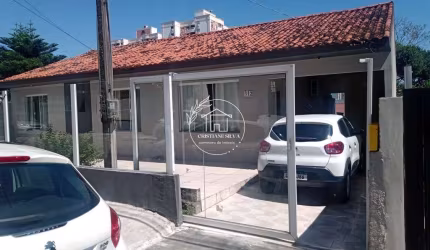 Casa à venda no bairro Barreiros - São José/SC