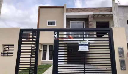 Sobrado à Venda em Costeira: Refúgio Luxuoso com 124m² por R$ 690.000,00
