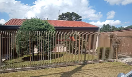 Casa Mobiliada à Venda em Tindiquera, Araucária - 628,20m² com Arquitetura Contemporânea