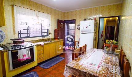 Casa com 4 dormitórios à venda, 174 m² por R$ 949.000,00 - Vila Eldízia - Santo André/SP