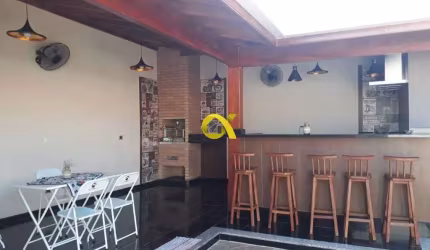 Linda casa recém-reformada à venda no Jd. Itapuã! Porteira fechada!