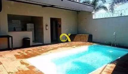 Casa com Piscina, Churrasqueira e Ampla Área de Lazer Próxima à Avenida Rio das Pedras!