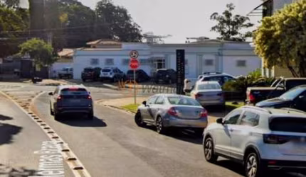 Casa Comercial Exclusiva: 6 Quartos, 6 Salas, 4 Banheiros, 9 Vagas de Garagem em Nova Campinas, Campinas-SP