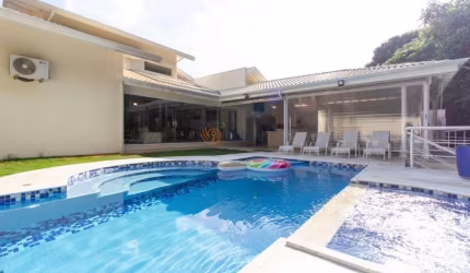 Casa de Luxo em Condomínio no Loteamento Alphaville Campinas - 4 quartos, 4 suítes, 3 salas, 6 banheiros, 8 vagas, 495,99 m²
