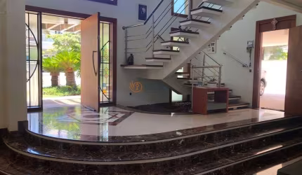 Espetacular casa de alto padrão em condomínio em Campinas-SP, Loteamento Alphaville, 4 suítes, 562,35m² - Não perca!