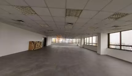 Sala Comercial de Alto Padrão no Cambuí, Campinas-SP: 5 Salas, 3 Banheiros, 7 Vagas e 254m². Agende sua visita!