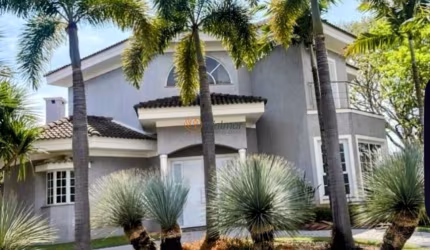 Luxuosa casa em condomínio à venda em Alphaville Campinas! 4 quartos, 2 suítes, 3 salas, 4 banheiros, 4 vagas, 350m².