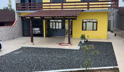 Sobrado Jardim Iririú dívisa com Aventureiro