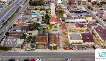 TERRENO de 804M2, 2 casas386m2 averbados!!  IDEAL para EMPREENDIENTO, por R$960.000,00 em Pinhais/P