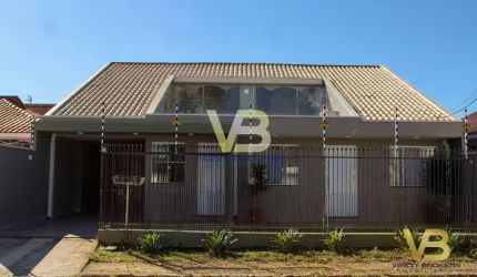 Linda casa com ático e piscina, com 260 m², à venda em Pinhais–PR