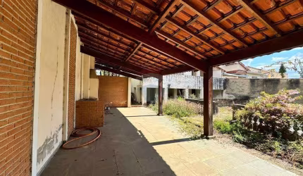 Casa Comercial à Venda - 464m² de Potencial para Seu Negócio