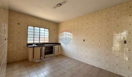 Casa Comercial à Venda - 464m² de Potencial para Seu Negócio