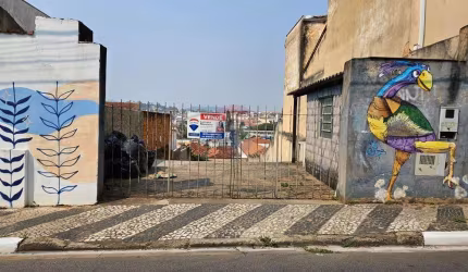 Terreno com leve declive no centro de Bragança Paulista.