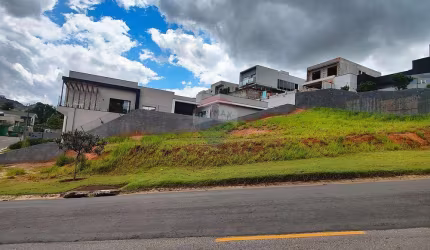 Terreno de Esquina à Venda no Condomínio Campos do Conde em Bragança Paulista!