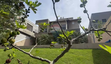 Luxuosa Residência em Condomínio Fechado - Vale das Águas