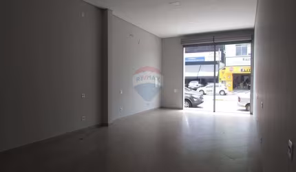 ESPAÇO COMERCIAL REFORMADO NA AVENIDA PIRES PIMENTEL