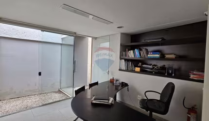 Imóvel Comercial no Centro com 6 salas e 4 vagas – Ideal para escritórios, estúdios e clínicas!