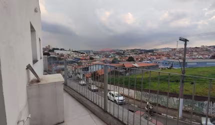 CASA COM 2 QUARTOS, SALA, COZINHA E VARANDA COM LINDA VISTA PARA A CIDADE