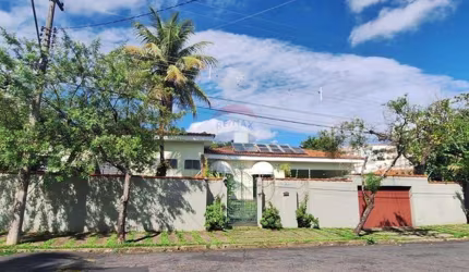 Casa de Luxo em Jardim Silvana, Amparo, SP