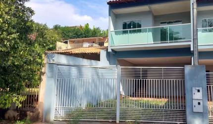 Casa com 3 quartos à venda na Rua Amália Tonon Minatti, Cafezal, Londrina por R$ 420.000