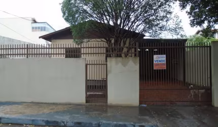 Casa com 4 quartos à venda na Rua Romênia, Igapó, Londrina por R$ 550.000