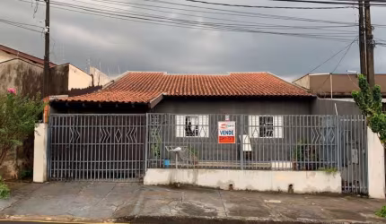 Casa com 3 quartos à venda na Rua Madre Henriqueta Dominici, Lagoa Dourada, Londrina por R$ 450.000