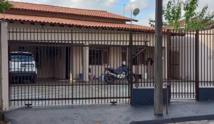 Casa com 3 quartos à venda na Rua Finlândia, Jardim Vilas Boas, Londrina por R$ 650.000