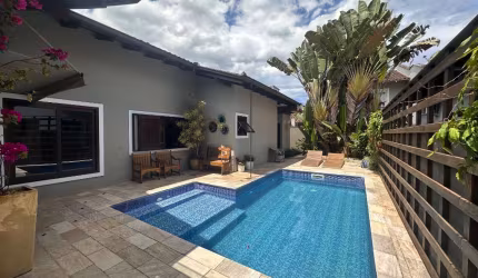 Casa em condomínio fechado com 3 quartos à venda no Glória, Joinville  por R$ 1.580.000