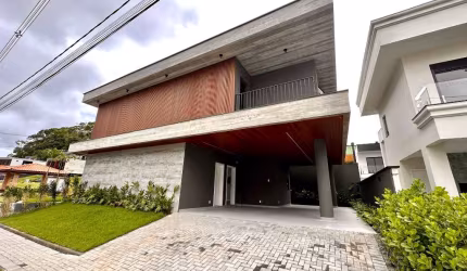 Casa com 3 quartos à venda na Vila Nova, Joinville  por R$ 2.200.000