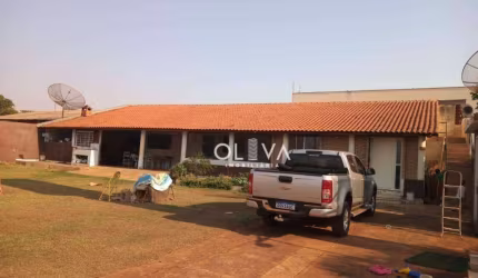Rancho com 08 dormitórios à venda, 270 m² por R$ 600.000 - Zona Rural - Fronteira/MG