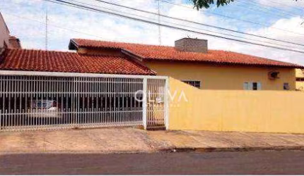 Casa com 2 dormitórios à venda por R$ 450.000,00 - Centro - Monte Aprazível/SP