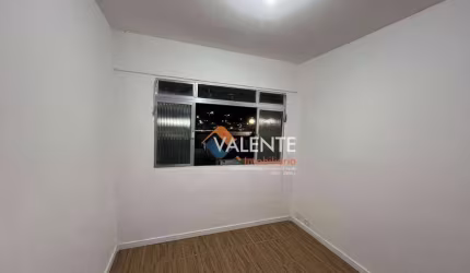 Apartamento com 2 dormitórios à venda, 58 m² por R$ 220.000,00 - Saboó - Santos/SP