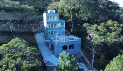 Casa a venda na Praia do estaleirinho