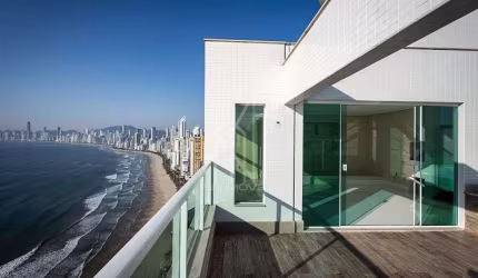 Cobertura Duplex frente mar no Edifício Saveiro