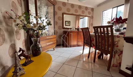 Apartamento no Edifício Ana Capri à venda na segunda quadra do mar