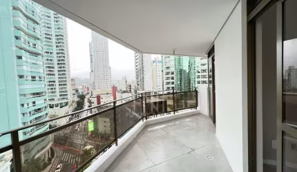 Apartamento quadra mar no Edifício Ruth de Sá em Balneário Camboriu