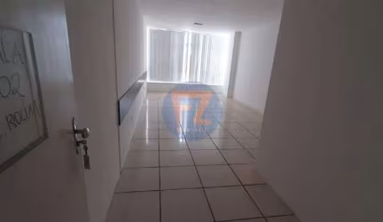 SALA COMERCIAL à venda, medindo 35 m², 01 banheiro, piso em cerâmica e em excelente localização no CENTRO DE FORTALEZA/CE