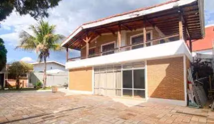 Casa 4 quartos 1 suite ao lado da Alameda Lucas N Garces
