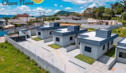 CASA TÉRREA 3 QUARTOS ( 1 SUITE ) Condomínio Fechado ( FLORES DA USINA )