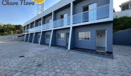 Casa em condomínio 2 quartos COM GARAGEM