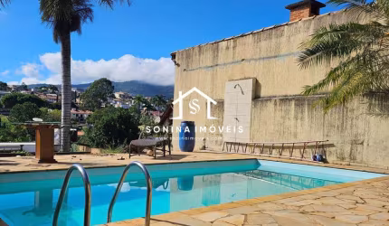 Sobrado com 5 Quartos e 4 banheiros à Venda, 260 m² por R$ 1.800.000
