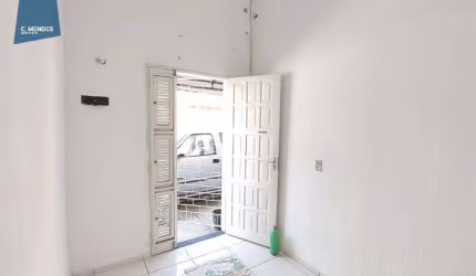 Casa com 1 dormitório para alugar, 37 m² por R$ 450,00/mês - Jangurussu - Fortaleza/CE