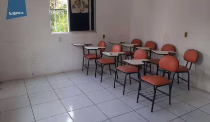 Sala Comercial em Ponto Estratégico: Perfeita para Loja, Escritório ou Sala de Aula